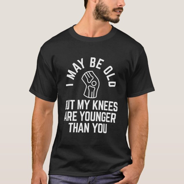 Gammal men Knees Younger Than du Surgery Knee Repl T Shirt (Framsida)