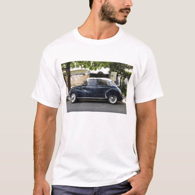 Gammal men mycket välbevarad Audi bil. Tee (Framsida)
