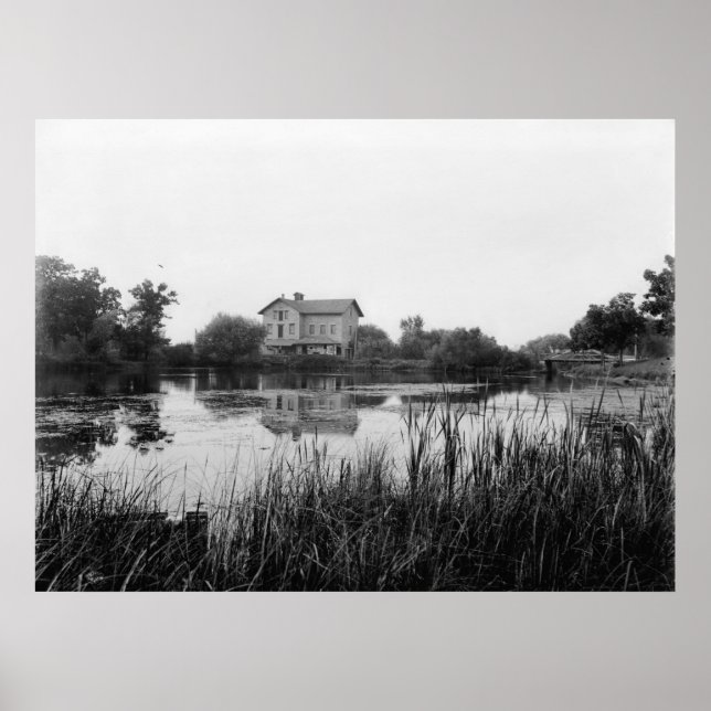 Gammal Mill vid järnvägen Station Poster (Framsidan)