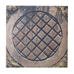 Gammal och rostig manhole kakelplatta