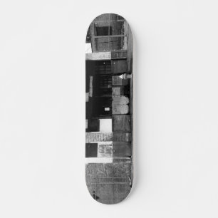 Gammal övergiven byggnad skateboard bräda 20,5 cm