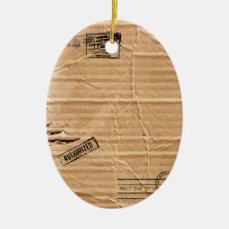 Gammal skadad brun papp med frimärken och fläckar julgransprydnad keramik