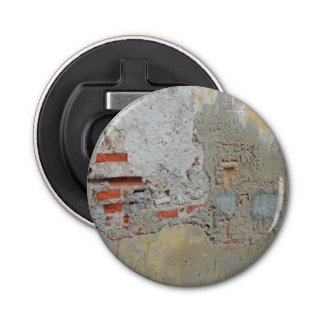 Gammal tegelstenvägg flasköppnare