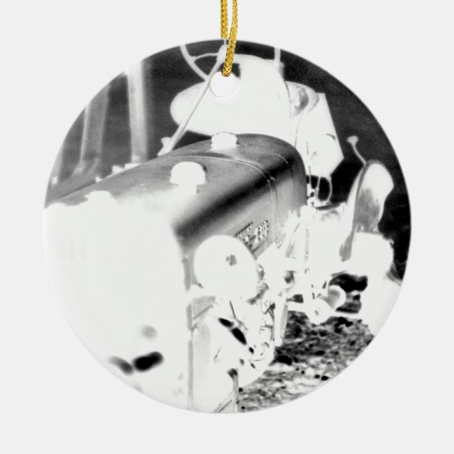 Gammal traktor - negativ julgransprydnad keramik (Framsidan)