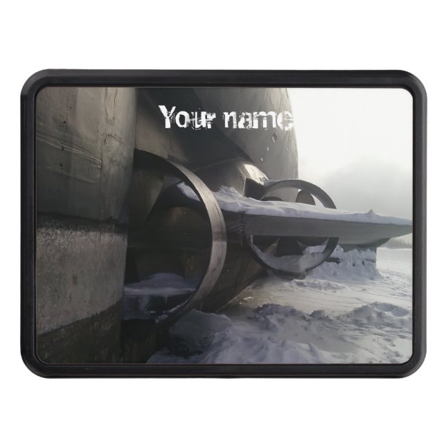 Gammal ubåt i snö dragkroksskydd (Framsidan)