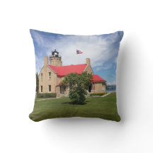 Gammala Mackinac pekar fyren överbryggar