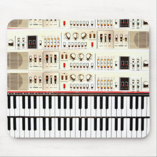 Gammalt elektriskt tangentbord musmatta
