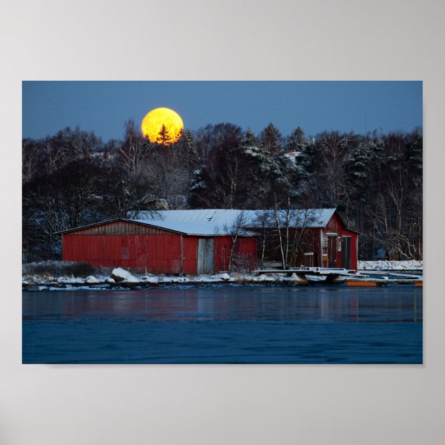 Gammalt rött trähus för båtar med fullmåneaffisch poster (Framsidan)
