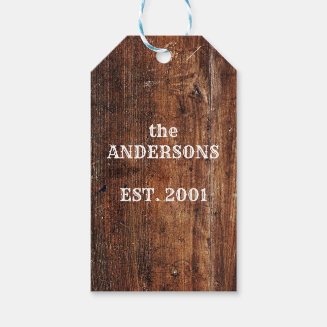 Gammalt rustikt träsnide med personligt familjenam presentetikett (Framsidan)