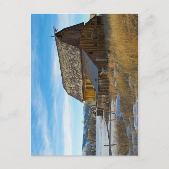 Gammalt trähus i vinter vykort (Framsida)