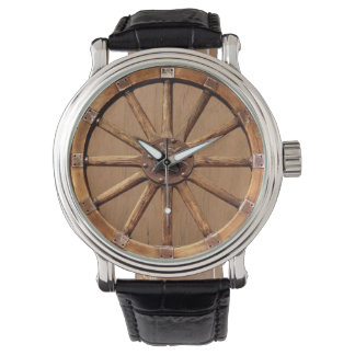 Gammalt vagnshjul armbandsur