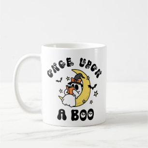 Gång på en Boo Ghost som läser Måne Halloween Kaffemugg