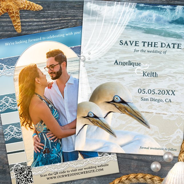 Gannet Beach QR-kodfoto Spara datumkort Spara Datumet (Save the Date destination wedding card featuring a romantic design with gannets on a beach)