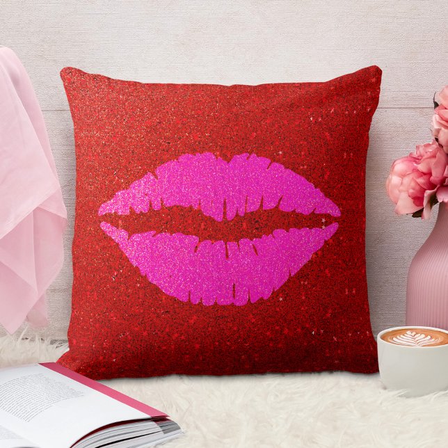 Ganska sparsam rosa läppar på röd glitter-bakgrund kudde (Skapare uppladdad)