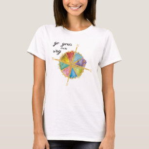Går ditt egna långt citationstecken med den kulöra t shirt