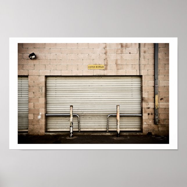 Garage Door Poster (Framsidan)