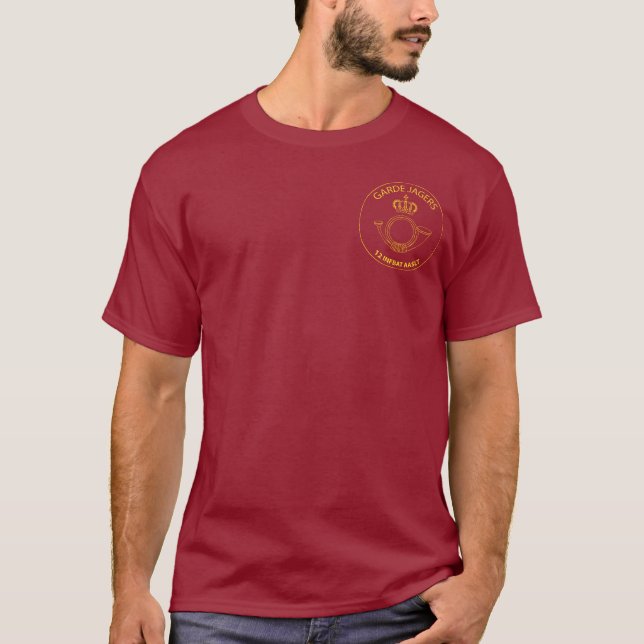 Garde Jagers Embleem op borst. Tee (Framsida)