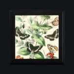 Garden av Butterflies and Flowers Minnesask<br><div class="desc">En underbar trädgårdsscen med fjärilar och blommor. Det här är en underbar utskrift att lägga in i ditt hem. Beställ det här Vision Studio-skapandet idag!</div>