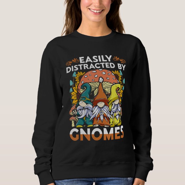 Garden Gnome Easiliy Distracted By Gnomes T Shirt (Framsida)