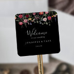 Garden Multifärgad Wildblomme Bröllop Välkommen Fyrkantigt Klistermärke<br><div class="desc">Den här multifärgaden vildblomman bröllop är ett välkommet fyrkantigt klistermärke som är perfekten för ett bröllop i norr. Utformningen har ett flerfärgat sortiment av blommor av rosa,  ,  lila,  gult,  vitt,  violett,  rött,  burgudisk vild i svart bakgrund. Dessa etiketter är perfekt för hotellgästpåsar och destinationsbröllop.</div>
