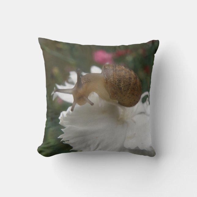 Garden Snigel och White Carnation Pillow Kudde (Framsida)