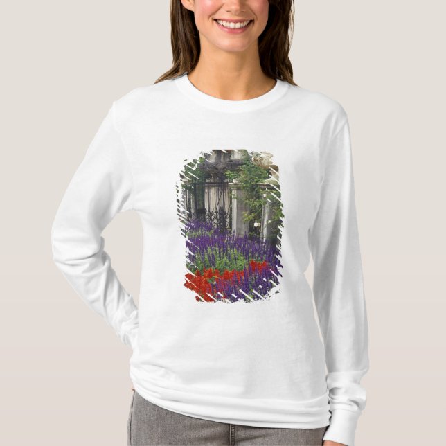 Garden vid Mirabell Palace, Salzburg, Österrike Tee Shirt (Framsida)