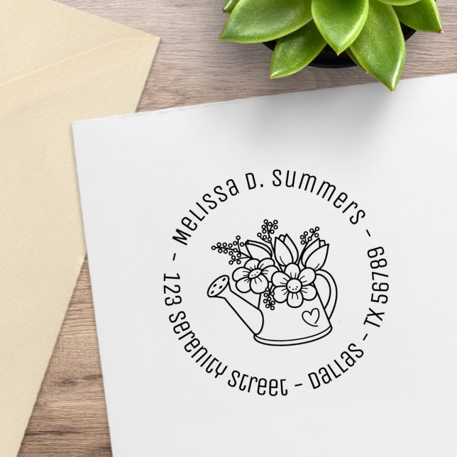 Garden Watering Can med Flowers Round Adress Stämpel (Skapare uppladdad)