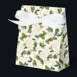 Gardenia Blommigt Favoritruta Presentaskar<br><div class="desc">Behandlingsruta för part visas med ett fint vitt trädgårdsformat blommigt. Anpassa det här objektet eller köp som det är. Tips! Lägg till dina underbara behandlingar och lägg till lite festligt band. Licensierad bild</div>