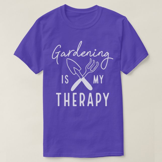 Gardening Is My Therapy        (4)  T Shirt (Design framsida)