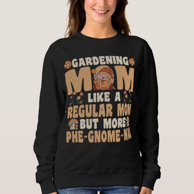 Gardening Mom with Gnomes T Shirt (Framsida)