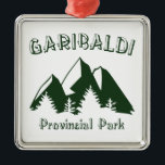 Garibaldi Provincial Park Julgransprydnad Metall<br><div class="desc">Garibaldi Provincial Park i Kanada,  som är belägen i hjärtat av bergen i Kusten bara 70 km norr om Vancouver och som erbjuder mer än 90 km etablerade vandringskedjor,  vackra sjöar och boskapstoppar,  är ett favoritårligt mål för utomhusentusiaster.</div>