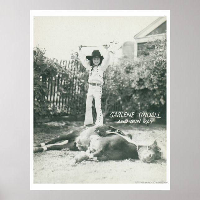 Garlene Tindall står på en tricks. Poster (Framsidan)