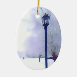 Gasa lampan på den snöig gatan julgransprydnad keramik