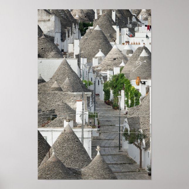 Gata med husvagnar i Alberobello, Apulien Poster (Framsidan)