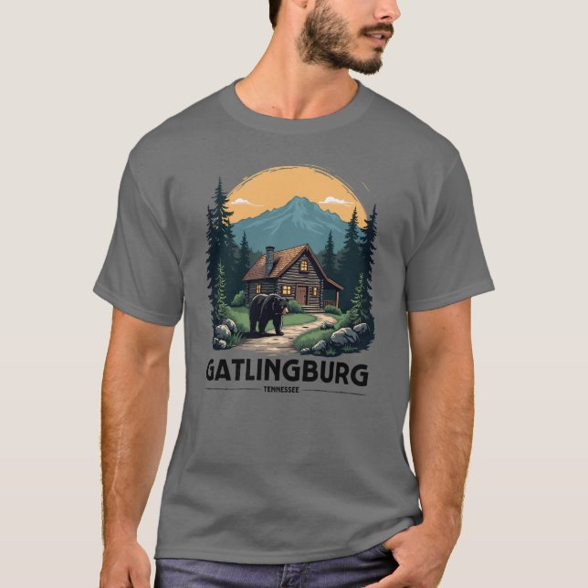 Gatlinburg Tennessee Cabin and Black Bear T Shirt (Framsida)