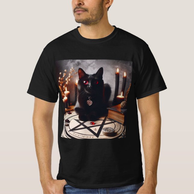 Gato Satánico: El Guardián de la Oscuridad T Shirt (Framsida)
