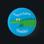 Gator Alligator Crokodile Kids 1st Birthday Party Knapp<br><div class="desc">Den här beundransvärda modet färglös födelsedagsfest är perfekt för ett barn 1:a födelsedag firande! Anpassa texten för att göra den till en egen. Det moderna synsättet och känslan är det perfekt sättet att fira er lilla som kärlek krokodiler och krokodiler på sin första födelsedag! Perfekt för småpojkar som kärlek simmar...</div>