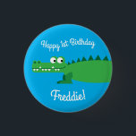 Gator Alligator Crokodile Kids 1st Birthday Party Knapp<br><div class="desc">Den här beundransvärda modet färglös födelsedagsfest är perfekt för ett barn 1:a födelsedag firande! Anpassa texten för att göra den till en egen. Det moderna synsättet och känslan är det perfekt sättet att fira er lilla som kärlek krokodiler och krokodiler på sin första födelsedag! Perfekt för småpojkar som kärlek simmar...</div>