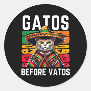 Gatos före Vatos Rolig Katt Mexikansk Katt Poncho Runt Klistermärke