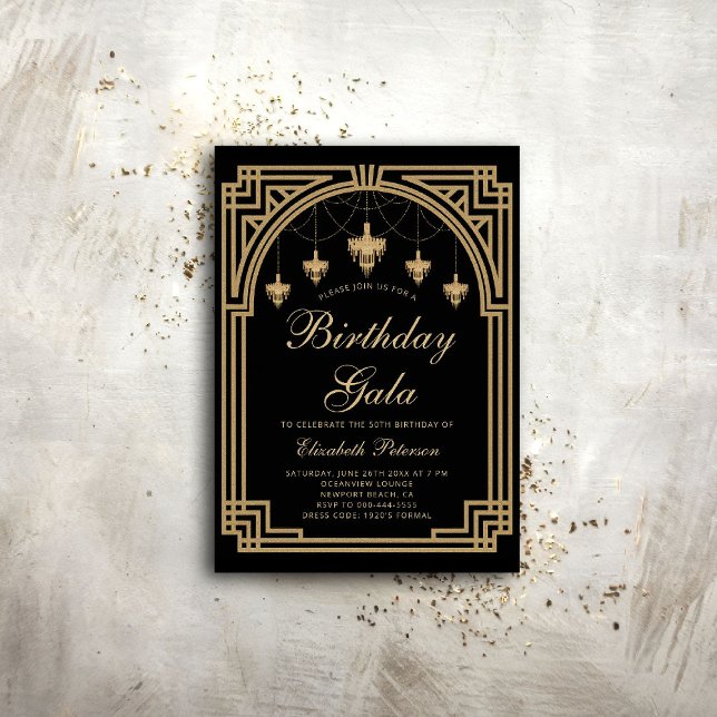 Gatsby Deco Roaring 20 år Chandeliers Guld Birthda Inbjudningar (gatsby party invitation roaring 1920 twenties prohibition deco nouveau chandeliers elegant event)