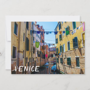 Gatuadress i Venedig med tvätt tvättat klädItalien