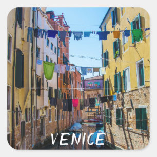 Gatuadress i Venedig med tvätt tvättat klädItalien Fyrkantigt Klistermärke