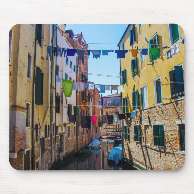 Gatuadress i Venedig med tvätt tvättat klädItalien Musmatta (Framsidan)