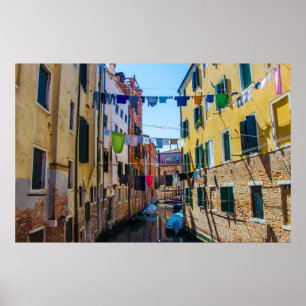 Gatuadress i Venedig med tvätt tvättat klädItalien Poster