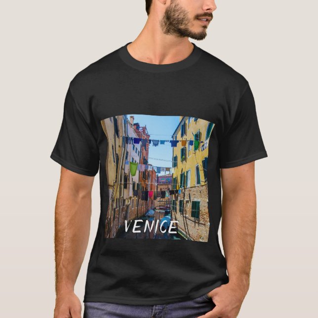 Gatuadress i Venedig med tvätt tvättat klädItalien T Shirt (Framsida)