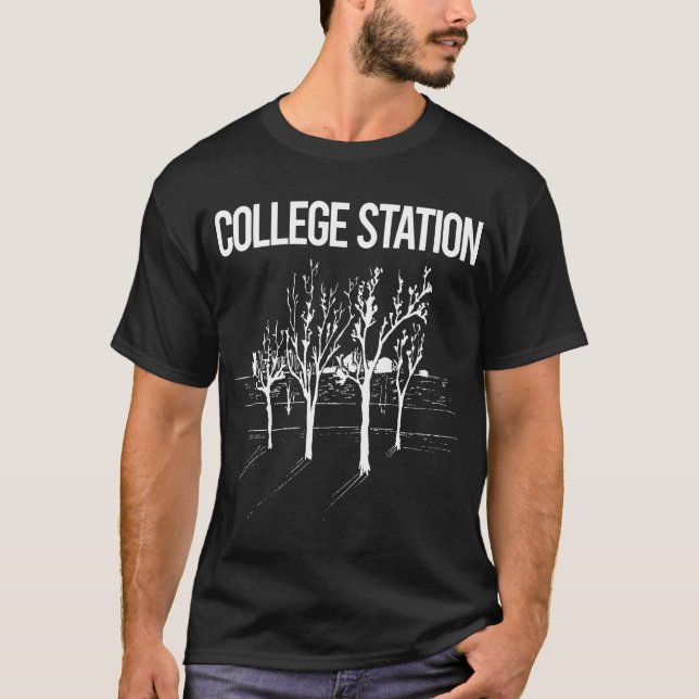 Gatuträd College Station T Shirt (Framsida)