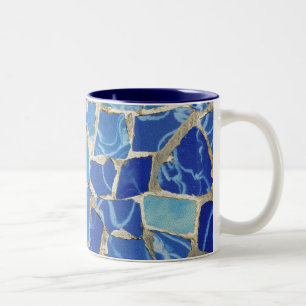 Gaudi mosaik med ett olje- handlag Två-Tonad mugg