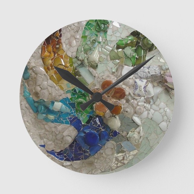 Gaudi tar tid på rund klocka (Framsida)