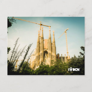 Gaudis Sagrada Familia med katalonas flagga Vykort