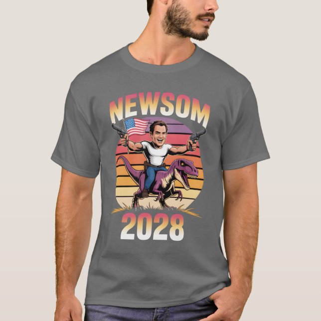 Gavin Newsom 2028 Bold Patriotic Leader Riding Din T Shirt (Framsida)